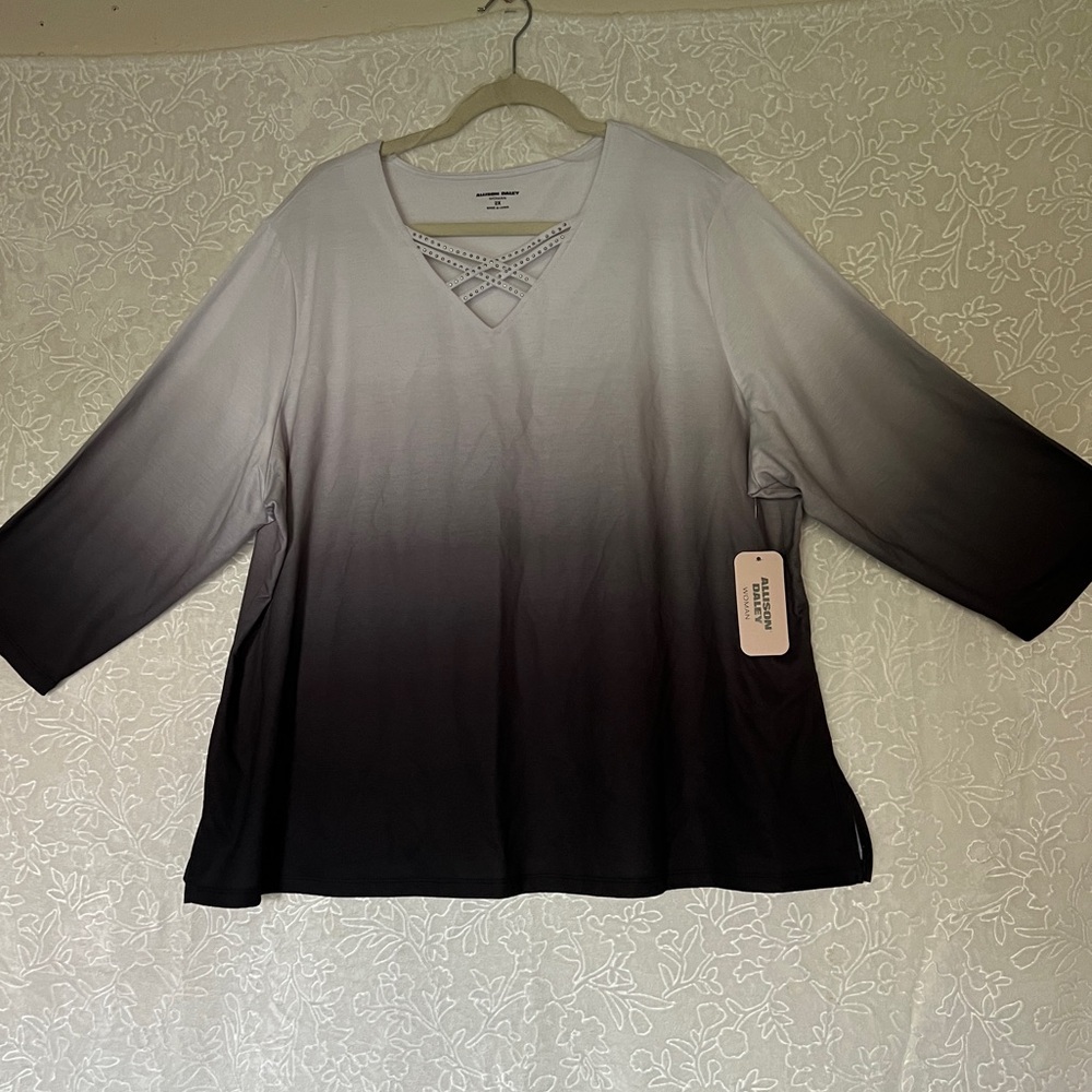 Allison Daley Ombre V-Neck Knit Top in Black and Gray